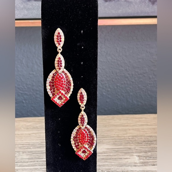 Jewelry - Elegant Red and Gold Dangle Earrings